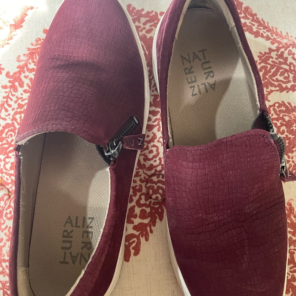 Naturalizer Women's Textured Burgundy Sneakers